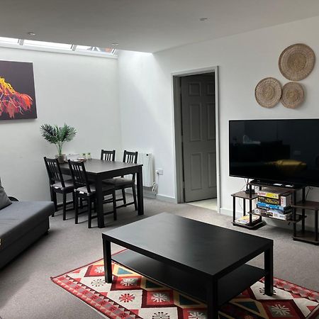 Lancing Apartments - Spacious 2 Bed - Sleeps 6 - Burnham Village Slough Exterior foto