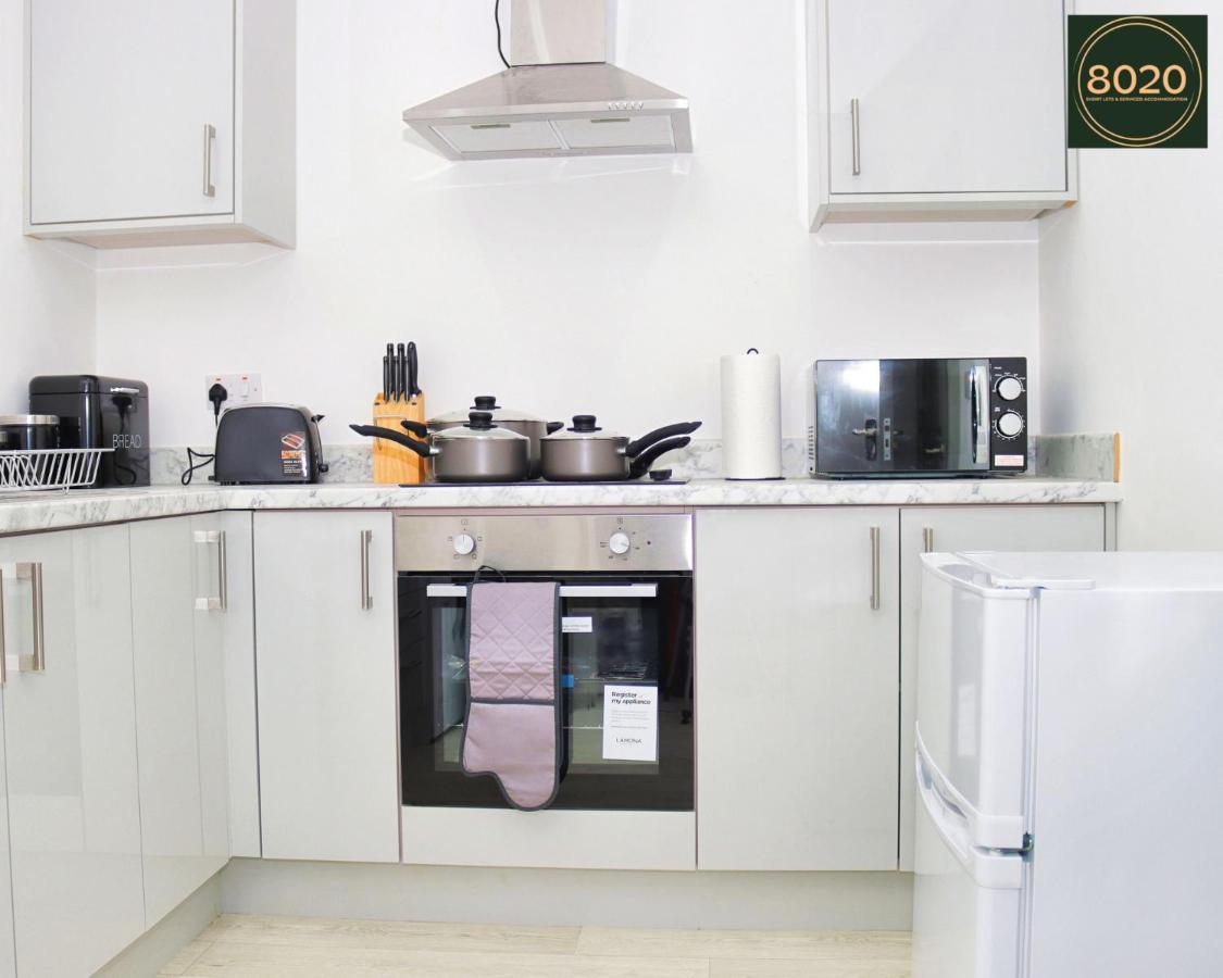 Lancing Apartments - Spacious 2 Bed - Sleeps 6 - Burnham Village Slough Exterior foto