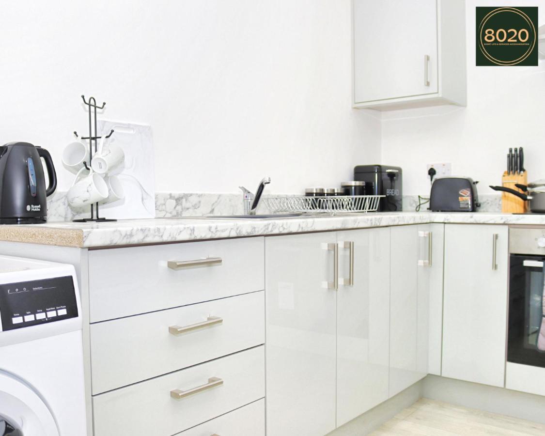 Lancing Apartments - Spacious 2 Bed - Sleeps 6 - Burnham Village Slough Exterior foto