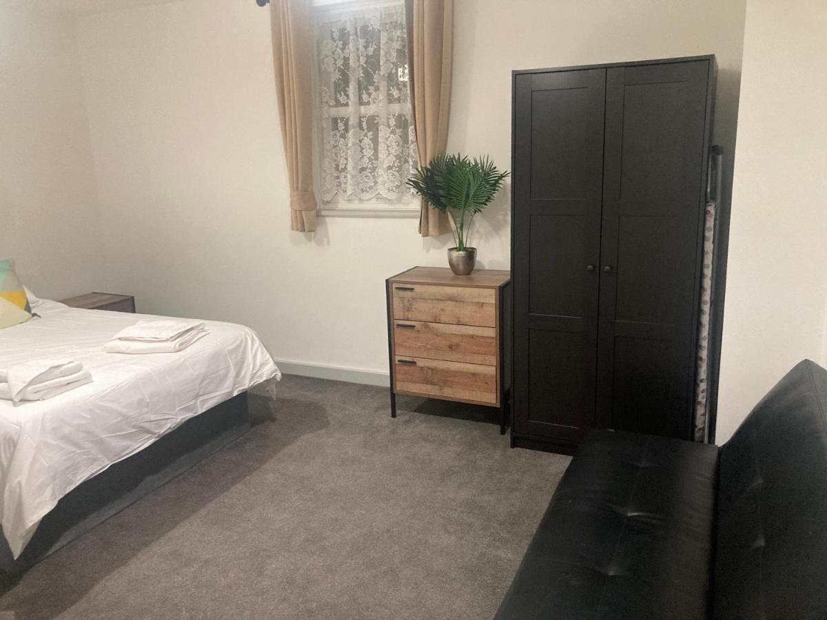 Lancing Apartments - Spacious 2 Bed - Sleeps 6 - Burnham Village Slough Exterior foto