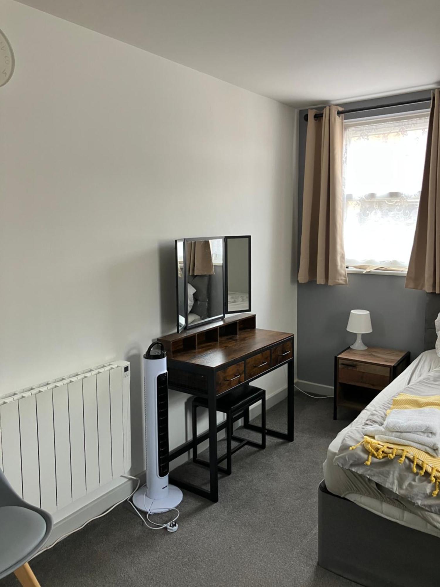 Lancing Apartments - Spacious 2 Bed - Sleeps 6 - Burnham Village Slough Exterior foto